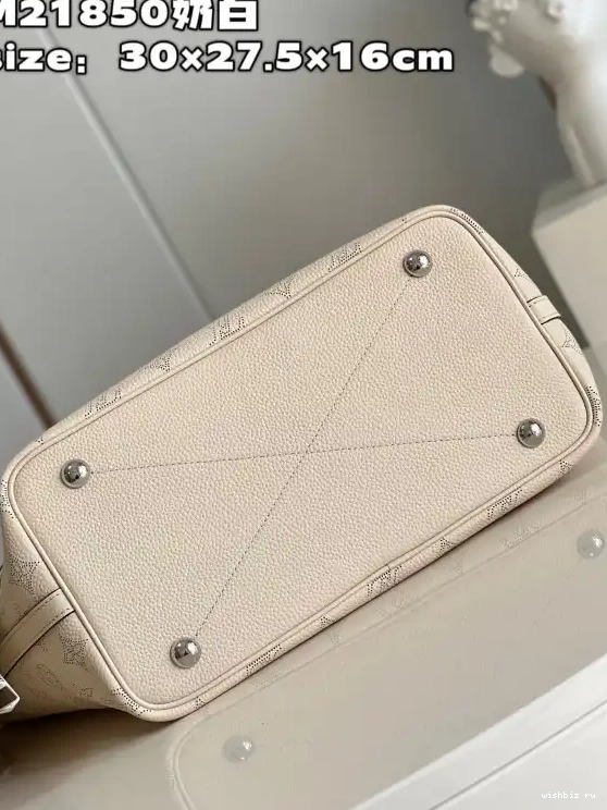 WIS VUITTON MM BLOSSOM LOUIS 0501
